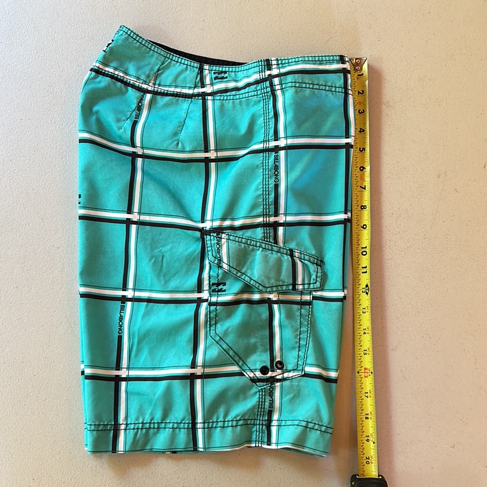 Billabong Board Shorts (33) - Picture 8 of 9